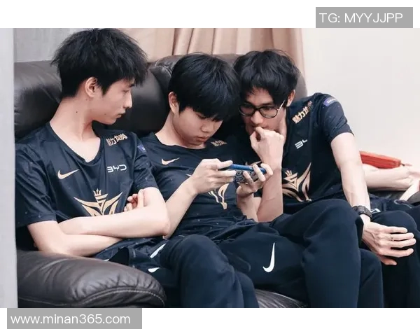 V5战队以96分稳居精英赛积分榜首位争夺冠军希望再添动力