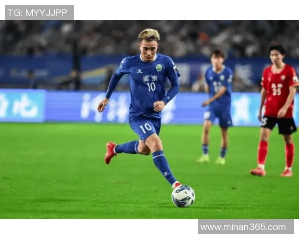 南京足球队意识争议引发热议球迷与专家观点碰撞的背后故事