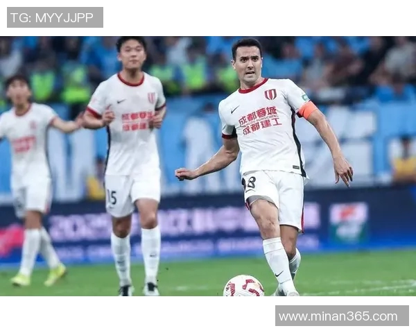 成都足球队状态引发热议球迷对球队表现分歧明显